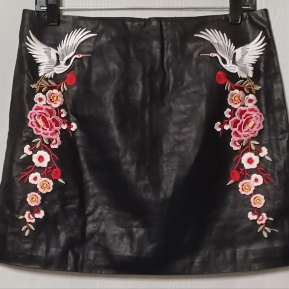 Forever 21 Women's Black Faux Leather Mini Skirt With Embroidered. L - Picture 6 of 11